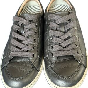 Taos Footwear Women's Gunmetal Grey Metallic Leather Sneakers